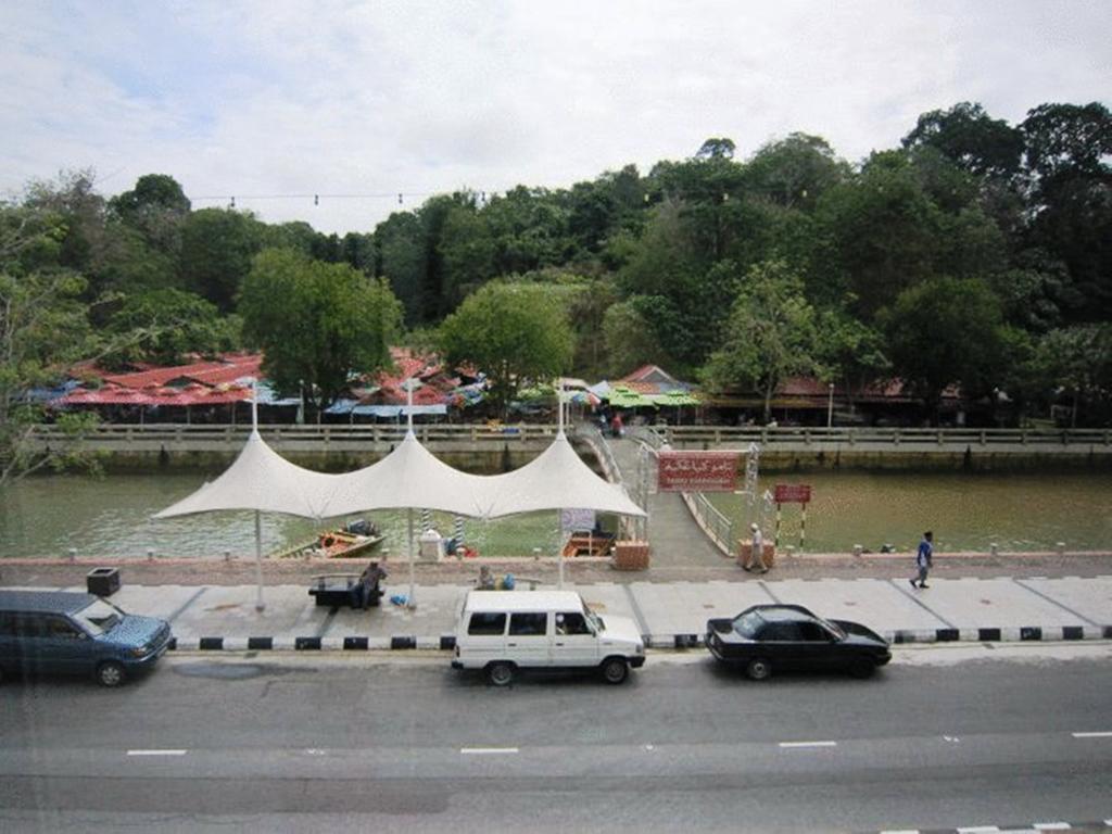 The Brunei Hotel Bandar Seri Begawan Exterior photo